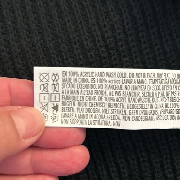 Forever 21 Black Knit V-Neck Open Knit Long Sleeve Sweater Size Small New! - Picture 9 of 9